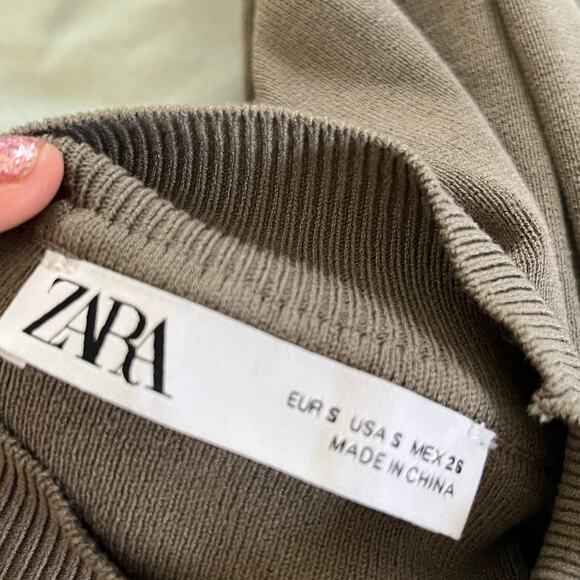 Zara Women's Green Keyhole Puff Sleeve Smocked Mock Neck Sweater Size Small - Picture 4 of 5